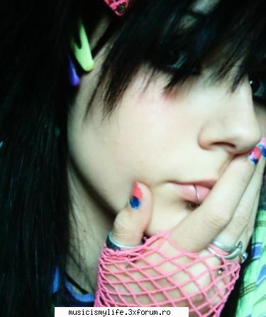 o sa incep eu ...shy sper sa fiu shy moderator aci :) :zzz: 
's f nice pozele emo
voua va plac??