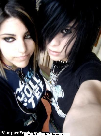 2 emo friends :zzz: poze:)